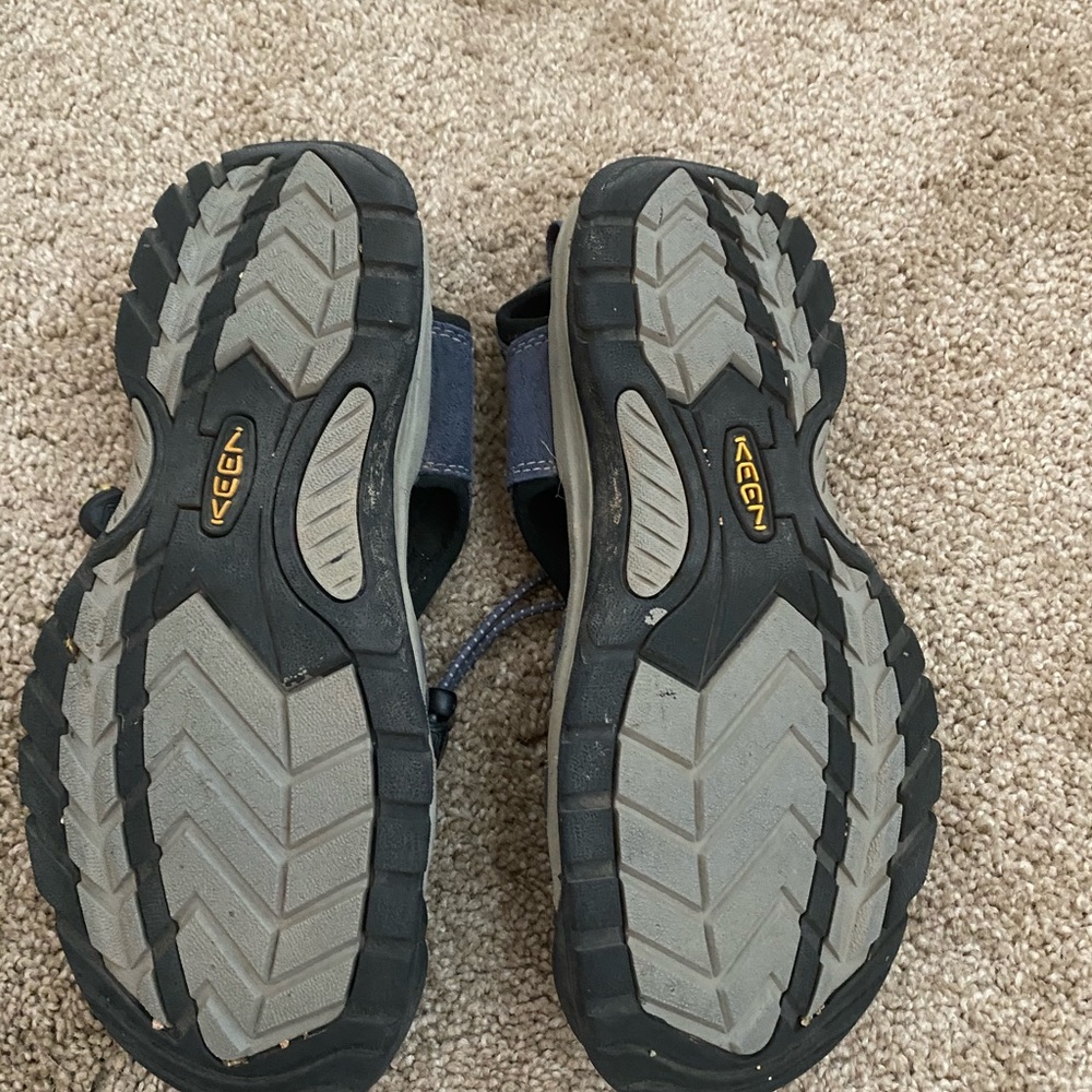 Keen hiking sandals size 9